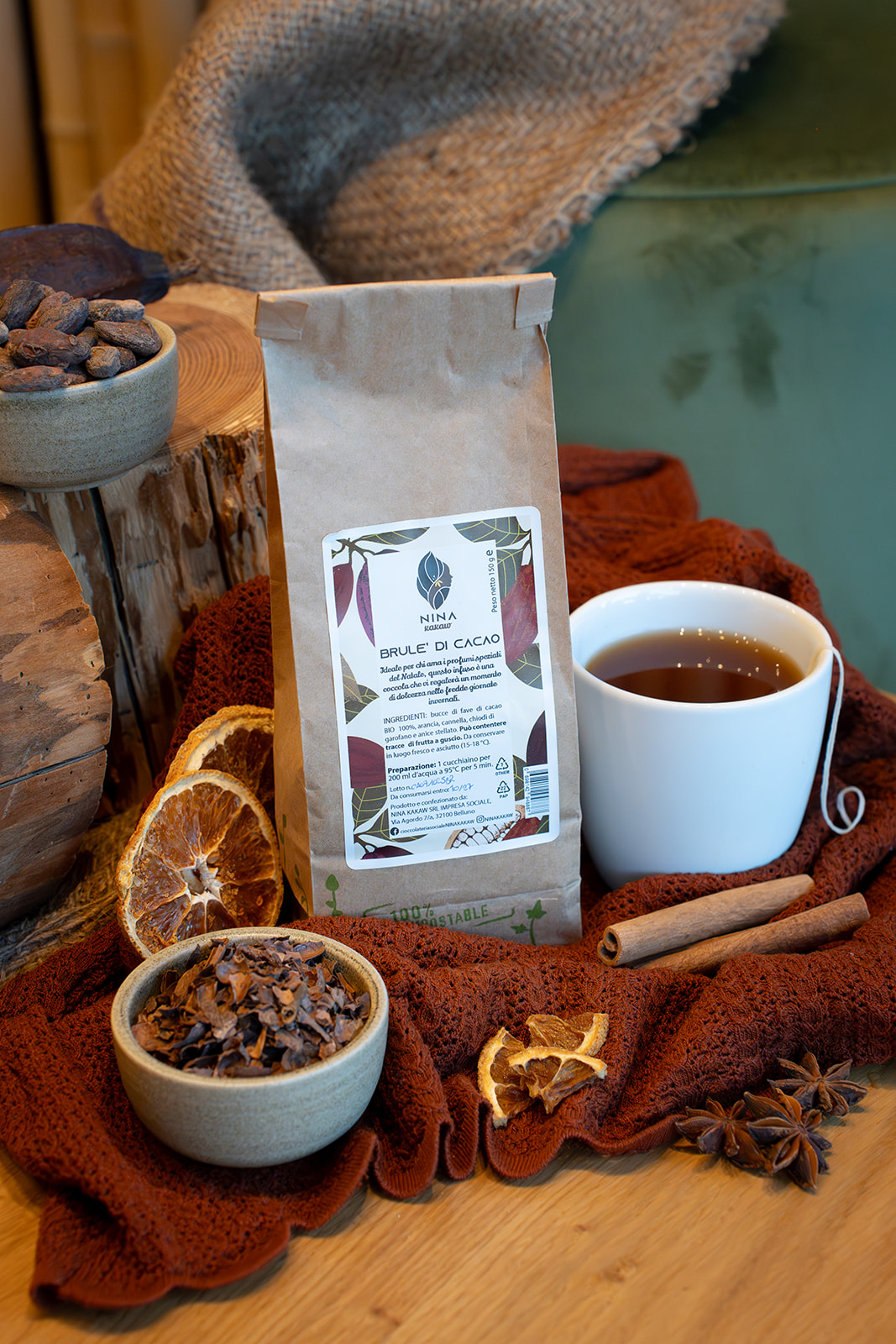 Infuso Brulé di cacao NINA KAKAW con tazza, arance essiccate, cannella e anice stellato