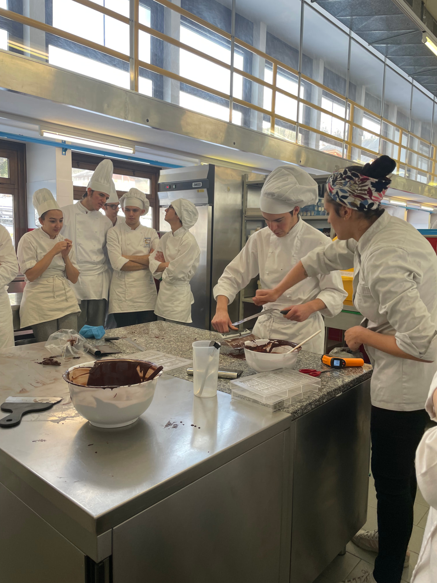 Dimostrazione del temperaggio del cioccolato